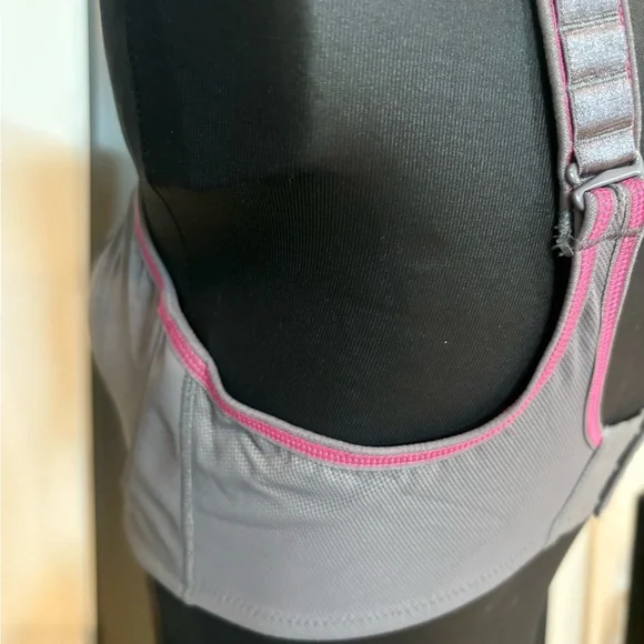 Wacoal Gray/Purple Full figure Support Underwire Sports Bra US 38D - Picture 4 of 9
